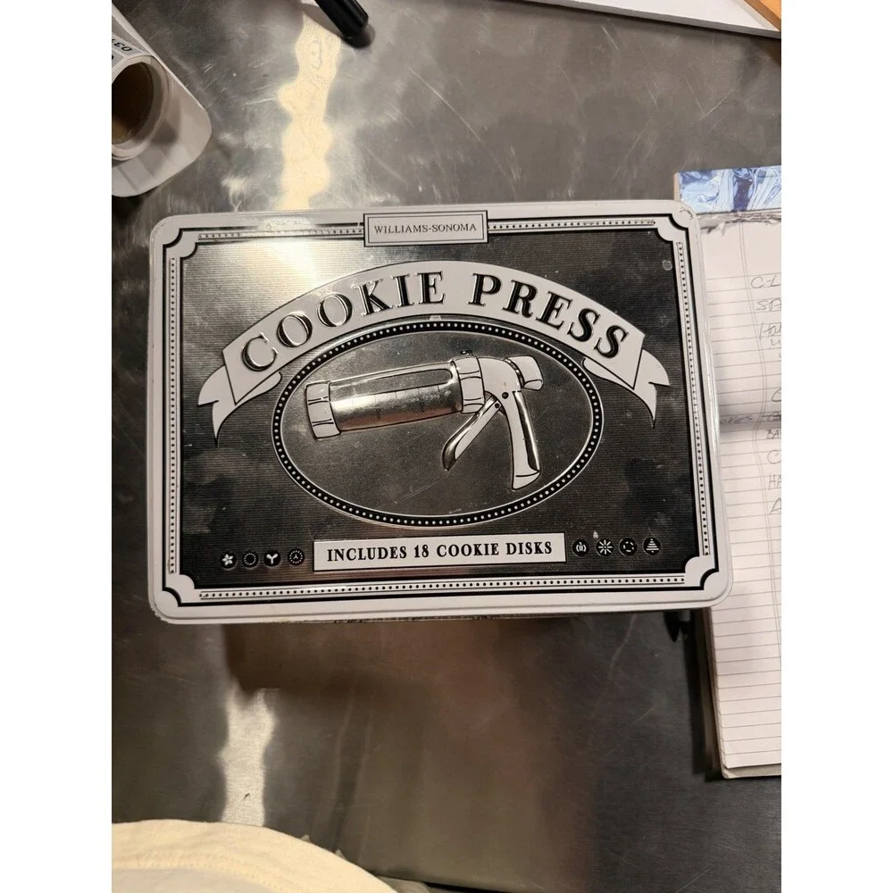 Williams-Sonoma Cookie Press w/ 18 Disks & Tin Used Great Shape Complete Set